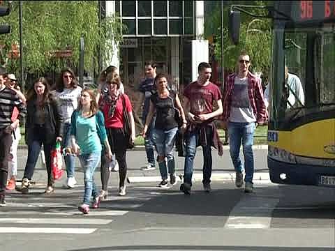 Evo Kolike Ce Kazne Biti Ubuduce Sverc U Prevozu 10 000 Slusalice Na Pesackom 12 000 Dinara